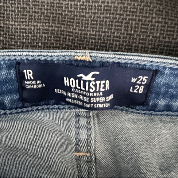Hollister Ultra High-Rise Super Skinny Soft Stretch Distressed Jeans Size 1R - Picture 6 of 7